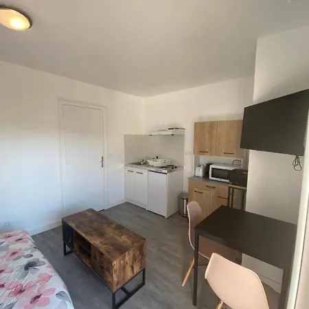 Chitwan Apartment Palaiseau